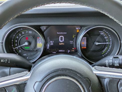 Used 2023 Jeep Wrangler Unlimited Sahara AWD/4WD image 26