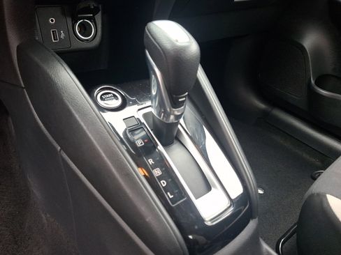 Used 2021 Nissan Versa SV FWD image 14