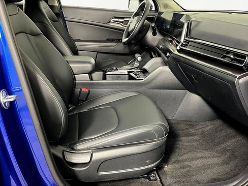 Used 2025 Kia Sportage EX image 26
