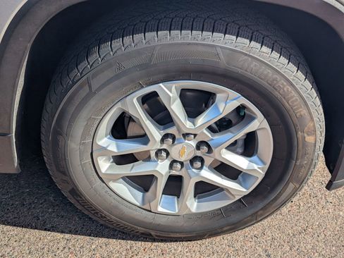 Used 2021 Chevrolet Traverse LS image 5