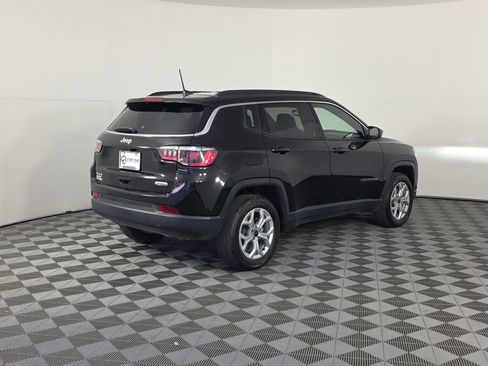 Used 2026 Jeep Compass Latitude AWD/4WD image 7