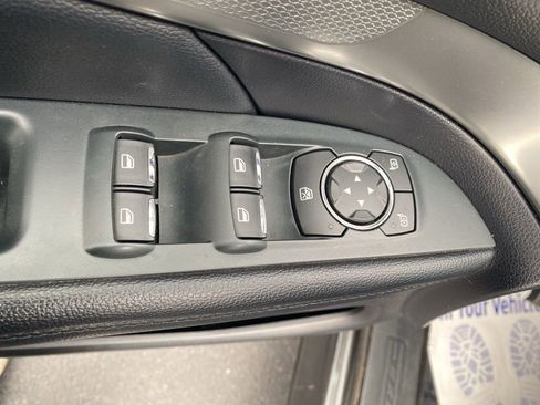 Used 2019 Ford Explorer XLT image 10