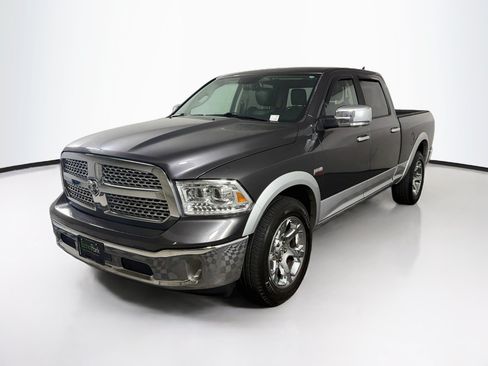 Used 2018 RAM 1500 Laramie w/ Convenience Group AWD/4WD image 3