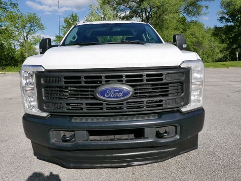 Used 2023 Ford F350 XL AWD/4WD image 3