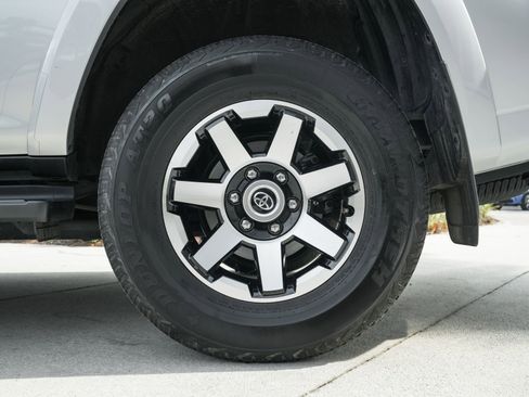 Used 2024 Toyota 4Runner TRD Off-Road Premium image 28