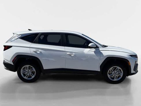 New 2026 Hyundai Tucson SE image 6