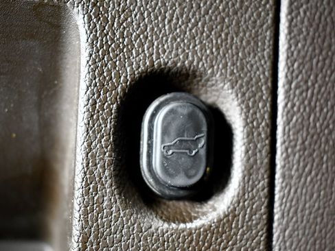 Used 2017 GMC Yukon XL Denali w/ Open Road Package image 55