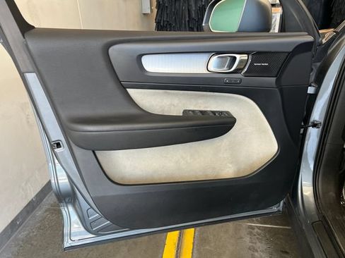 Used 2019 Volvo XC40 T5 Momentum AWD/4WD image 34