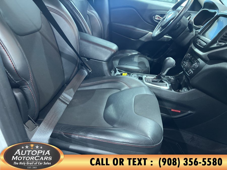 Used 2018 Jeep Cherokee Trailhawk AWD/4WD image 14