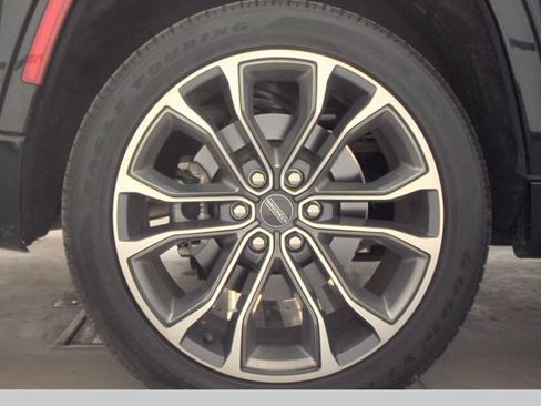 Used 2022 Jeep Grand Wagoneer Series III w/ Rear Seat Video Group 1 image 12