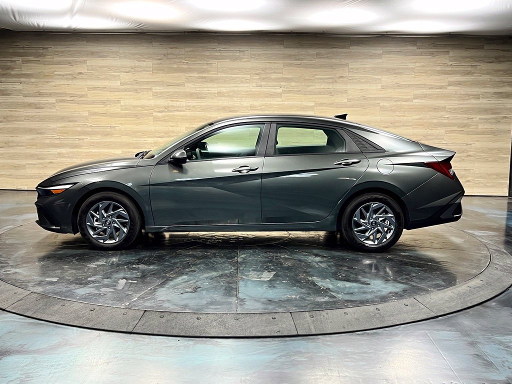 Used 2025 Hyundai Elantra Hybrid FWD image 24