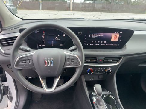 Used 2025 Buick Encore GX Preferred image 3