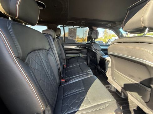 Used 2023 Jeep Grand Wagoneer Series III w/ HD Trailer Tow Package image 10