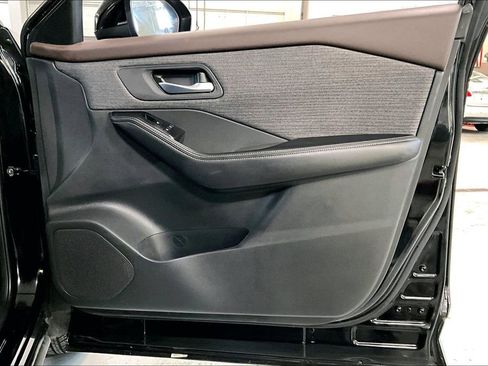 Certified 2023 Nissan Rogue SV image 27