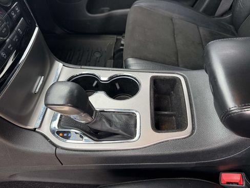 Used 2020 Jeep Grand Cherokee Altitude AWD/4WD image 28