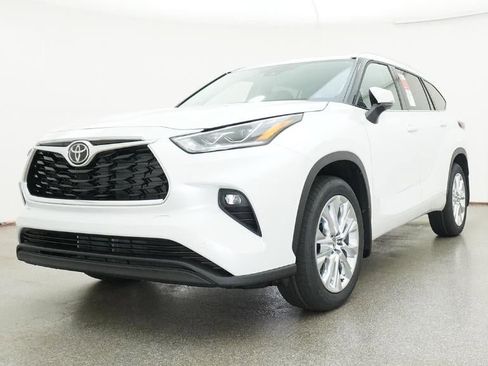 New 2026 Toyota Highlander Limited AWD/4WD image 32