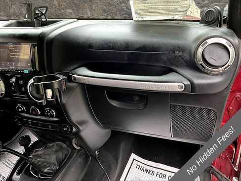Used 2012 Jeep Wrangler Unlimited Rubicon w/ Connectivity Group AWD/4WD image 15