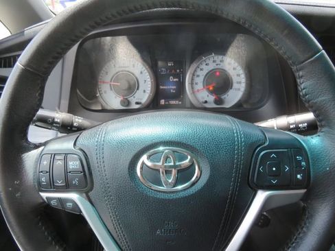 Used 2017 Toyota Sienna SE image 22