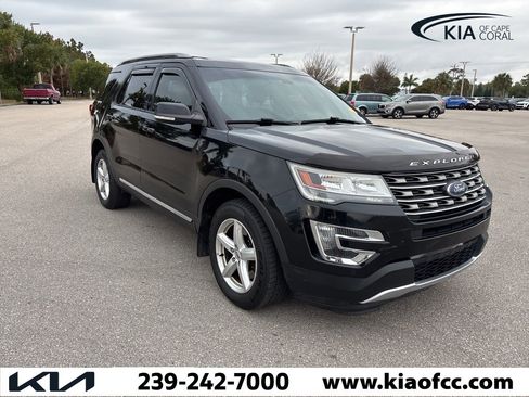 Used 2016 Ford Explorer XLT w/ Equipment Group 202A image 8