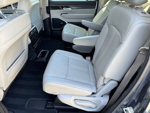 Used 2024 Jeep Wagoneer Series II AWD/4WD image 20