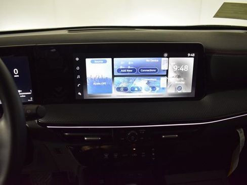 Certified 2025 Nissan Kicks SR image 17