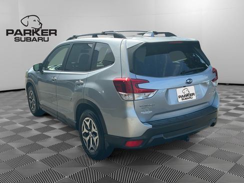 Used 2019 Subaru Forester Premium AWD/4WD image 3