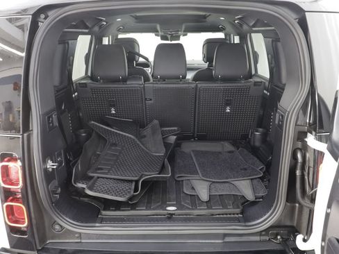 Certified 2025 Land Rover Defender 110 X-Dynamic SE AWD/4WD image 18