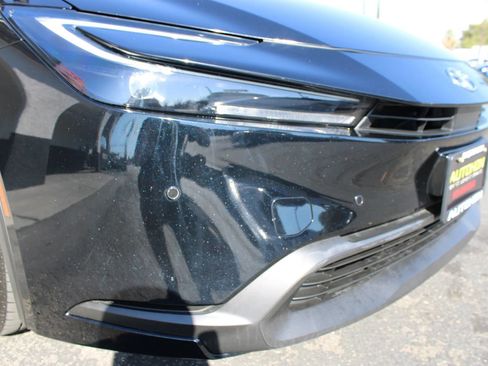 Used 2025 Toyota Prius LE FWD image 5