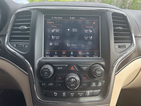 Used 2018 Jeep Grand Cherokee Overland AWD/4WD image 25