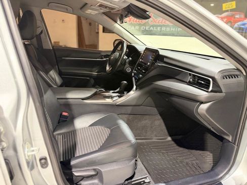 Used 2021 Toyota Camry SE FWD image 17