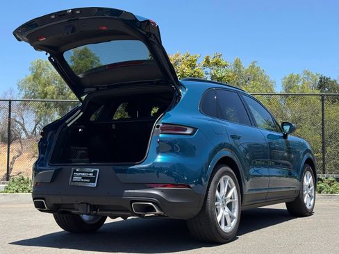 Used 2026 Porsche Cayenne AWD/4WD image 32