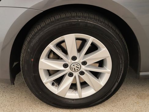 Used 2017 Volkswagen Golf S FWD image 36