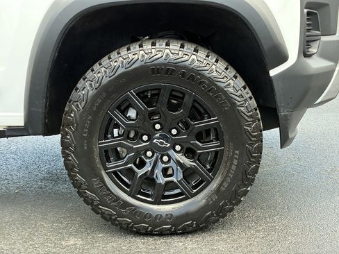 Used 2023 Chevrolet Colorado Trail Boss w/ Technology Package AWD/4WD image 6