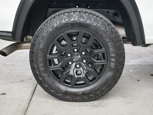 Used 2025 Chevrolet Colorado Trail Boss AWD/4WD image 11