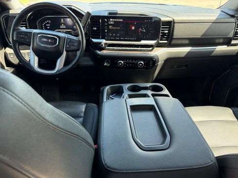 Used 2022 GMC Sierra 1500 SLT AWD/4WD image 8