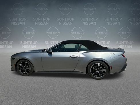 Used 2025 Ford Mustang Premium RWD image 35