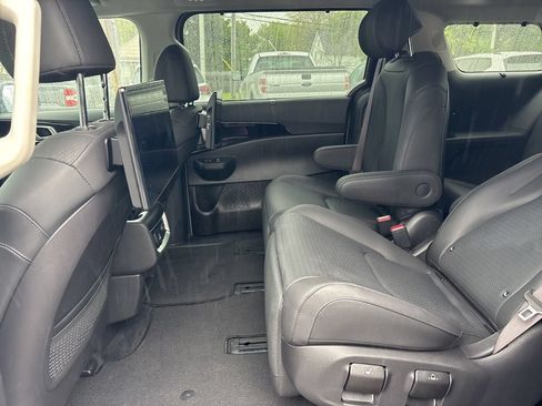 Used 2025 Kia Carnival SX Prestige FWD image 17