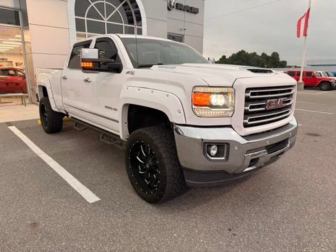 Used 2018 GMC Sierra 2500 SLT w/ Duramax Plus Package AWD/4WD image 7
