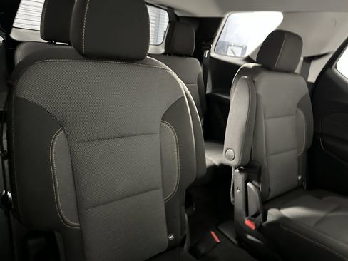 Used 2020 Chevrolet Traverse LT FWD image 23
