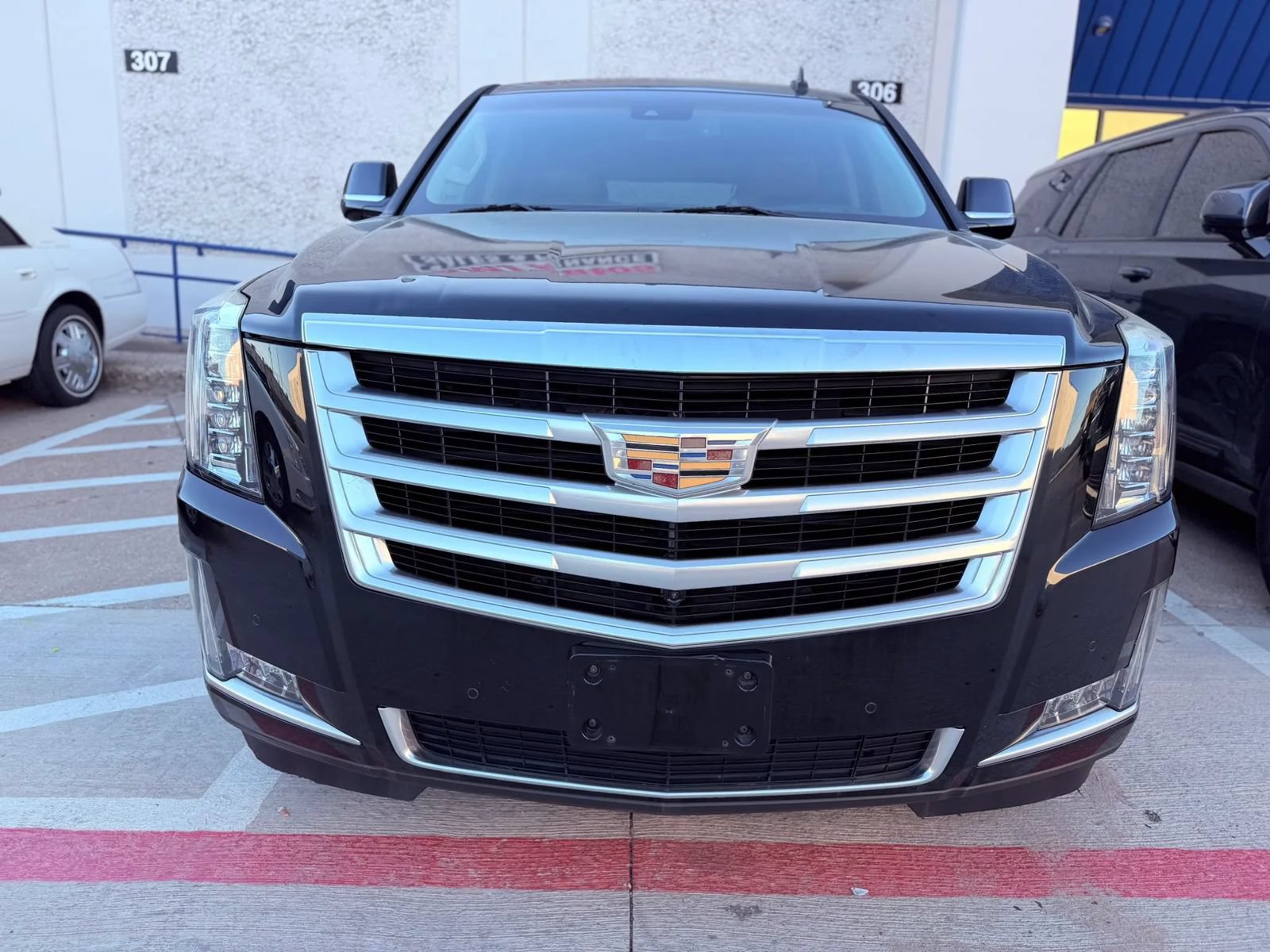 Used 2016 Cadillac Escalade ESV Luxury AWD/4WD image 3