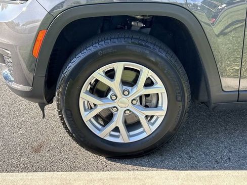 Used 2023 Jeep Grand Cherokee L Limited AWD/4WD image 10