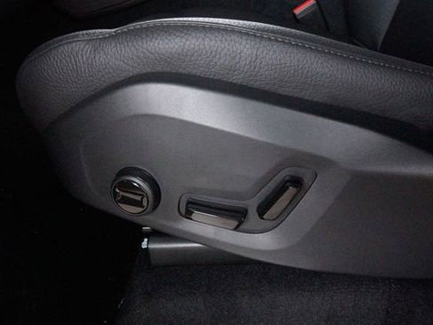 Certified 2025 Volvo XC90 B6 Plus w/ Protection Package Premier image 18