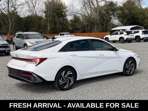 Used 2024 Hyundai Elantra Limited image 4