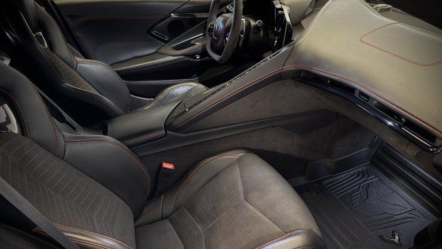 Used 2024 Chevrolet Corvette Stingray Premium Cpe w/ Z51 Performance Package RWD image 10