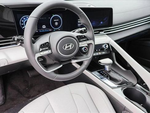 New 2025 Hyundai Elantra Limited image 10