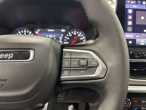 Used 2024 Jeep Compass Limited image 18