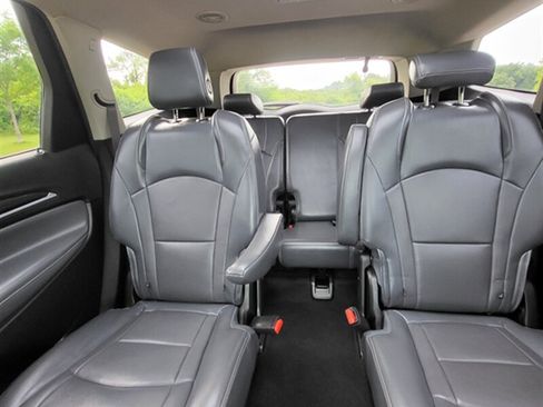 Used 2018 Buick Enclave Essence FWD image 12