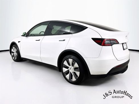 Used 2022 Tesla Model Y Long Range image 5