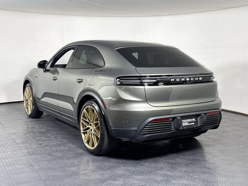 Certified 2025 Porsche Macan 4S Electric AWD/4WD image 3