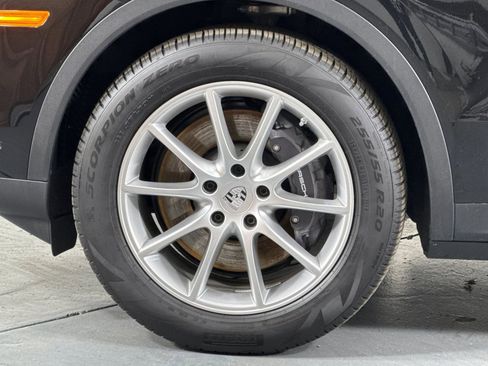 Certified 2025 Porsche Cayenne image 34